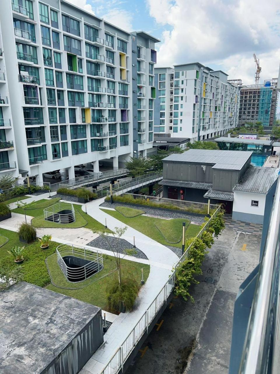 Apartment Vivacity Megamall Jazz Suites ,2-8 Pax , 3 Br